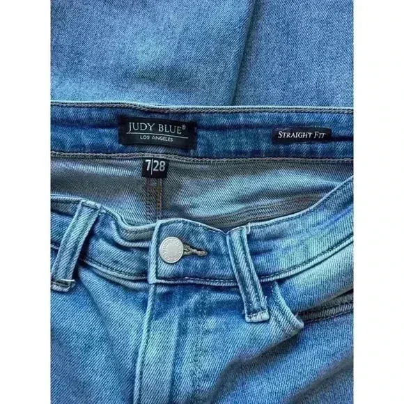 Trendy Distressed Medium Wash Straight Leg Jeans with Ripped Details - Picture 6 of 9